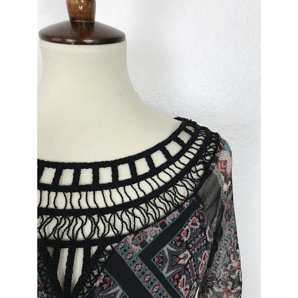 Jessica Simpson Multicolor Print Crochet Trim Handkerchief Hem Dress - Picture 3 of 11